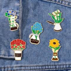 Surewin Crafts Customized Beautiful Brooch Fashion Flowers Lapel Pins Flower Hard Enamel Pins Badges
